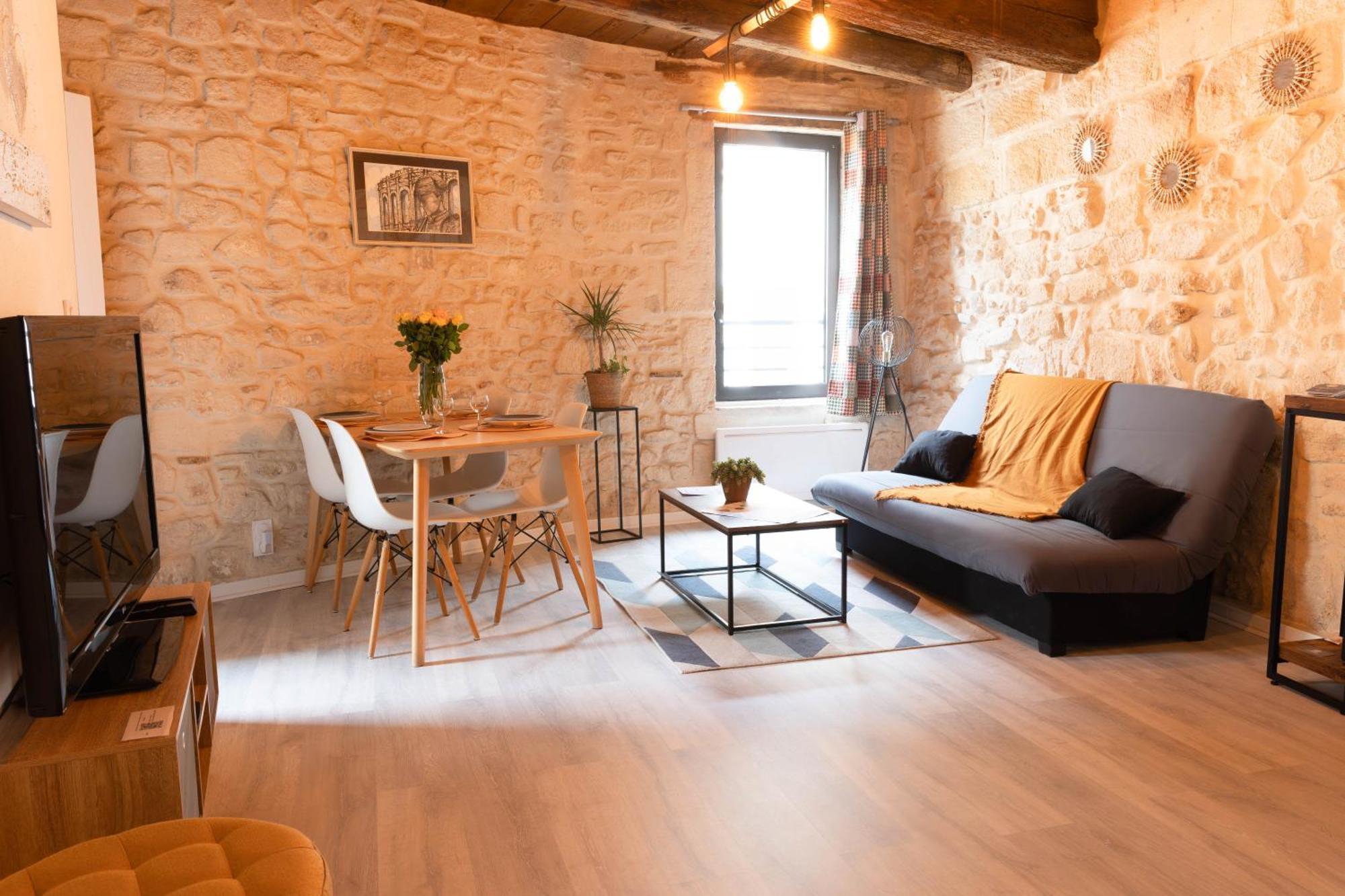 Immeuble 3 Apparts Centre Historique St Gilles Maisoncarreeconciergerie Saint-Gilles  Extérieur photo